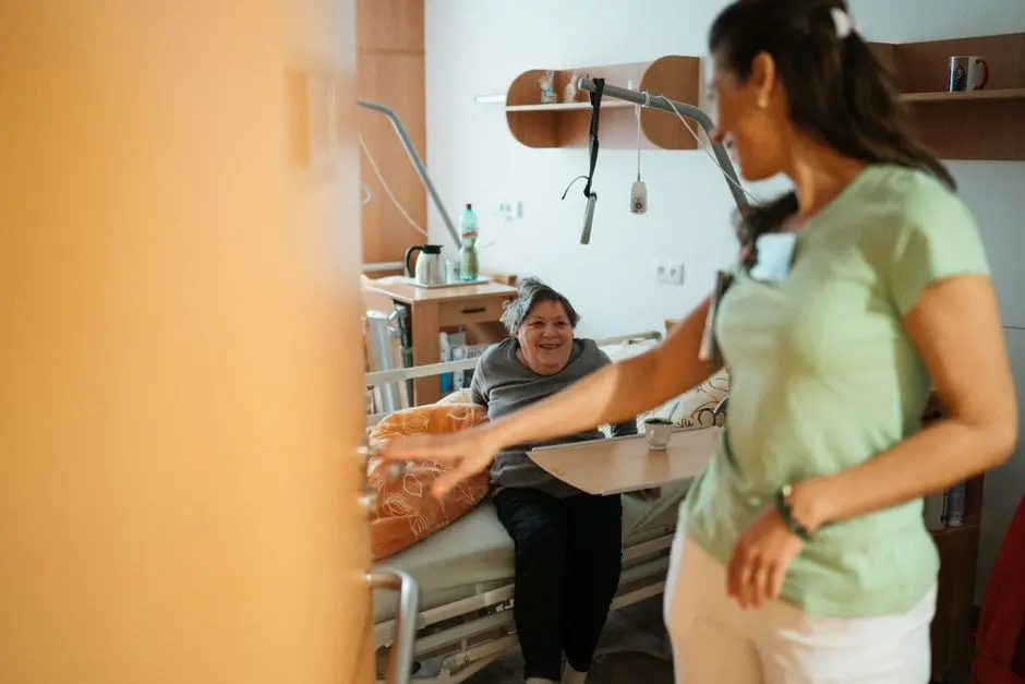 Nhân viên hỗ trợ dịch vụ y tế và chăm sóc