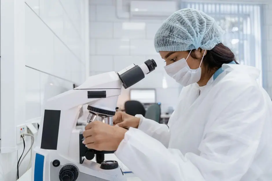 Kỹ thuật viên ngành khoa học tự nhiên và ứng dụng