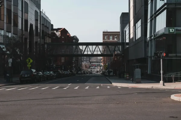 Định cư bang Connecticut: Tài chính và gần New York