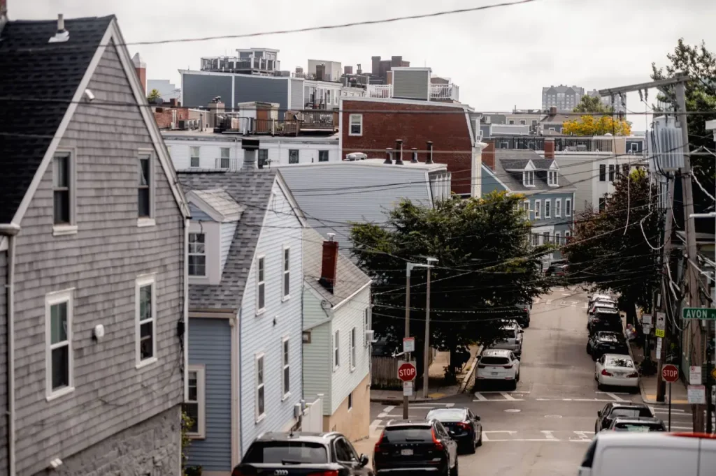 Định cư bang Massachusetts: Boston và giáo dục