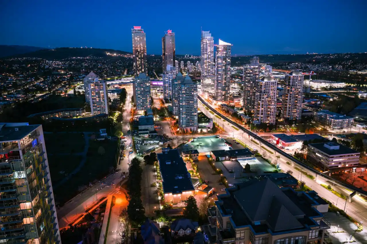 Định cư Burnaby: Thành phố trung tâm vùng đô thị Vancouver