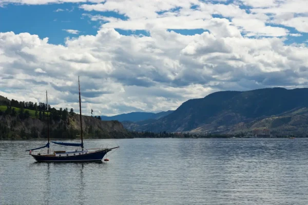 Định cư Kelowna: Thành phố hồ và rượu vang của BC