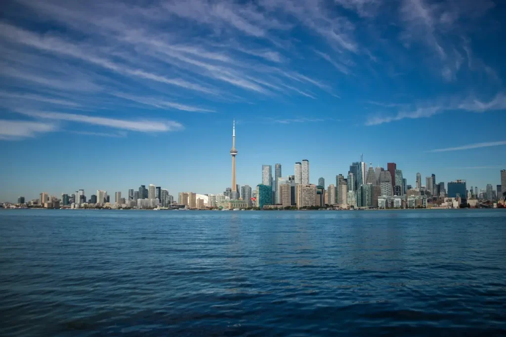 Định cư Toronto: Việc làm, cuộc sống và cộng đồng người Việt