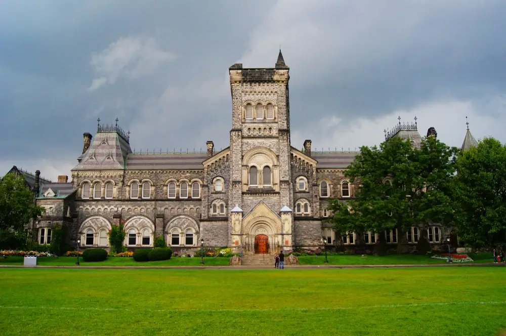 Du học Canada — khuôn viên đại học tại Canada