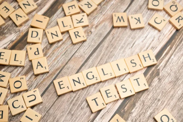 IELTS vs PTE cho định cư Úc: chọn kỳ thi nào