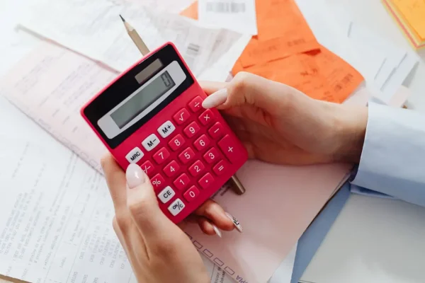 Phí luật sư EB-3: Mức trung bình và những gì cần có trong báo giá