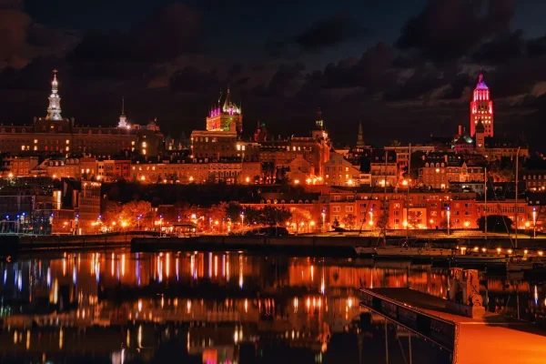 Canada công bố biện pháp giấy phép làm việc hỗ trợ Quebec giữ chân lao động tay nghề