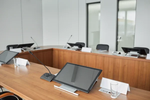 Managing advising quality: how schools monitor it