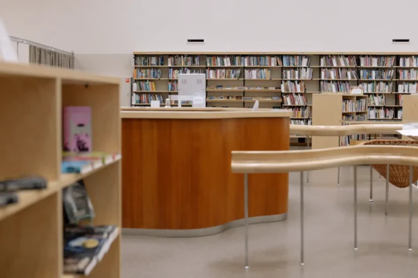 Tìm kiếm và so sánh trường trên M2W Edu: cơ chế xếp kết quả